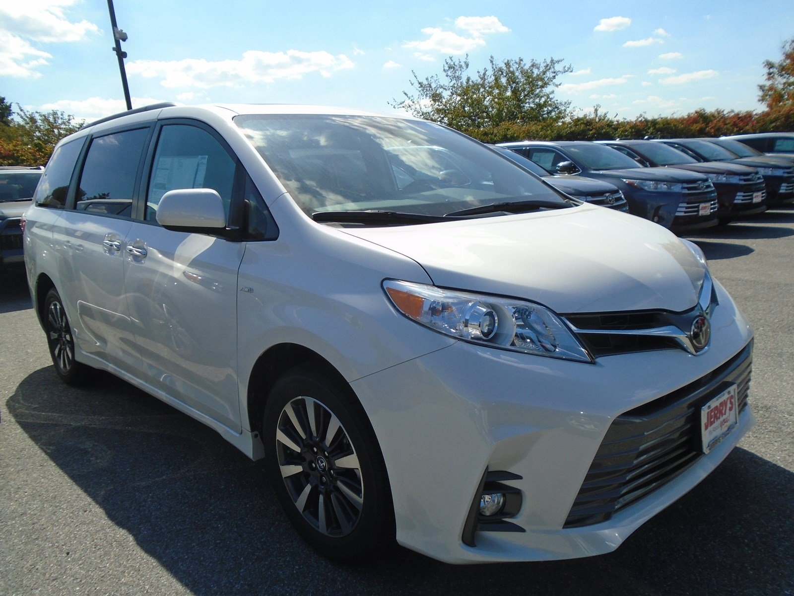 New 2020 Toyota Sienna AWD 7-Passenger V6 XLE AWD