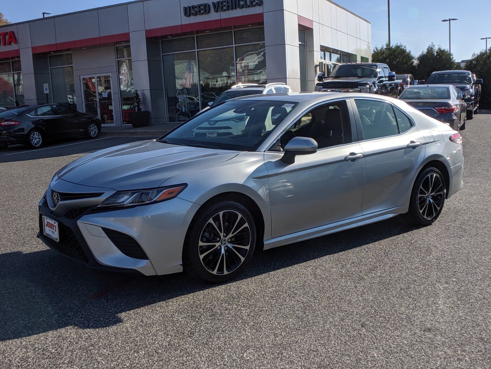 Pre-Owned 2018 Toyota Camry SE FWD 4dr Car